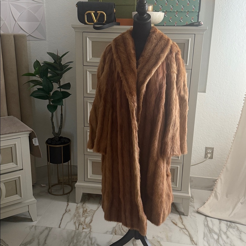 Elegant Brown Fur Coat - Picture 2 of 10